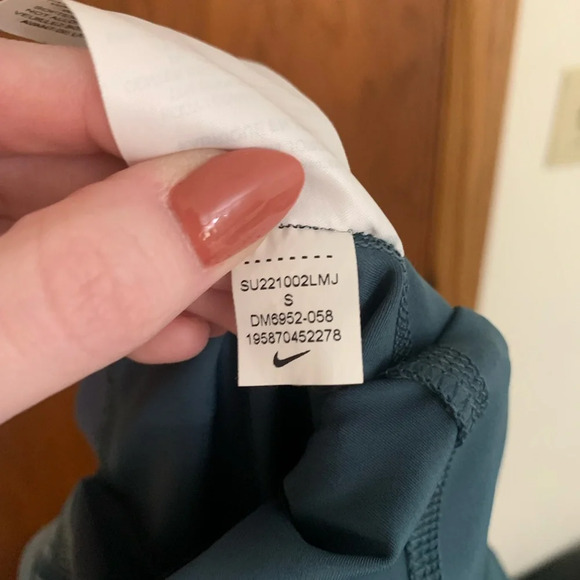 Nike Women’s Pro Dri-Fit Cropped 1/2 Zip Training Tank - Picture 7 of 7